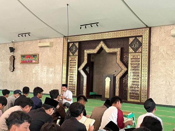 SMP PURI ARTHA PERINGATI HARI SANTRI NASIONAL 2026 DENGAN KEGIATAN RELIGIUS DAN AKSI PEDULI LINGKUNGAN
